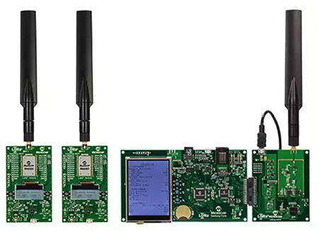 Microchip 的 DV164140-2（915MHz）和 DV164140-1（868 MHz）LoRa 评估套件图片